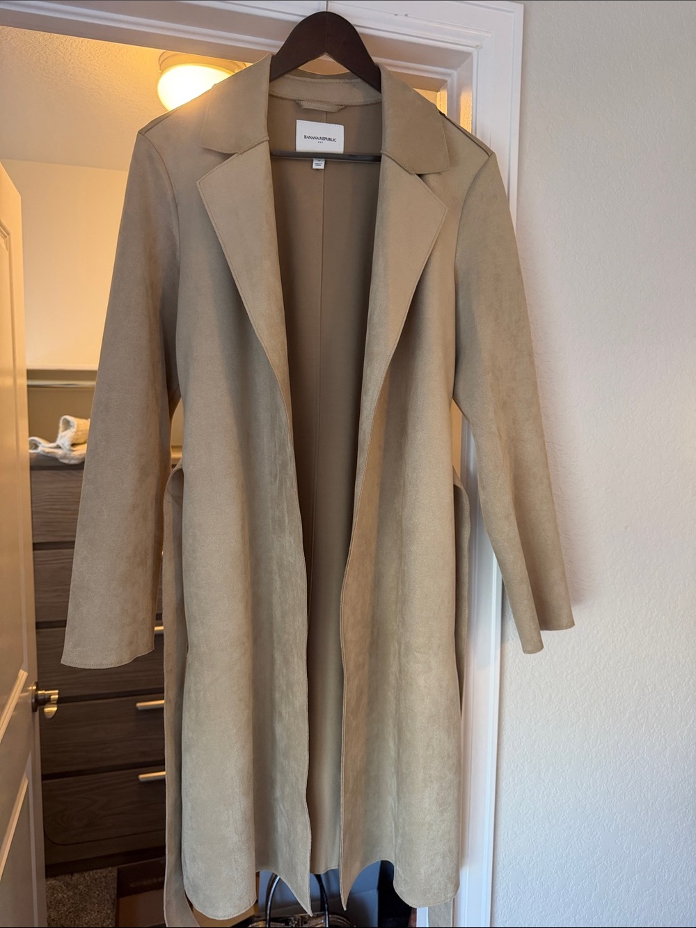 Banana Republic Open-Front Long Trench Coat in Taupe - Picture 4 of 4